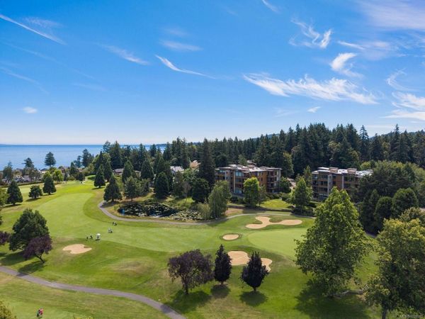5327 Cordova Bay Rd, Unit #304, Saanich, BC V8Y 2L3
