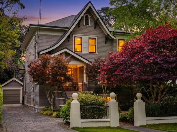 1043 St. Patrick St, Oak Bay, BC V8S 4Y2