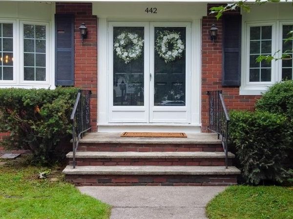 442 Eastview Ave, Somerset, MA 02726