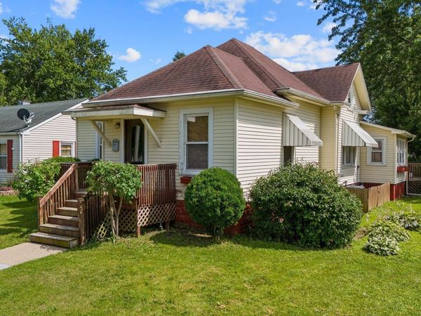 101 E HENDERSON Street, Wyoming, IL 61491