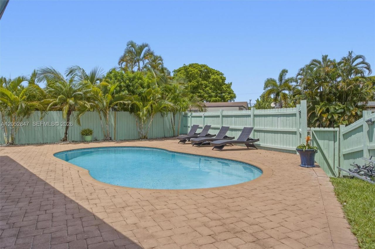 3650 NW 17th Ter, Oakland Park, FL 33309 Photo