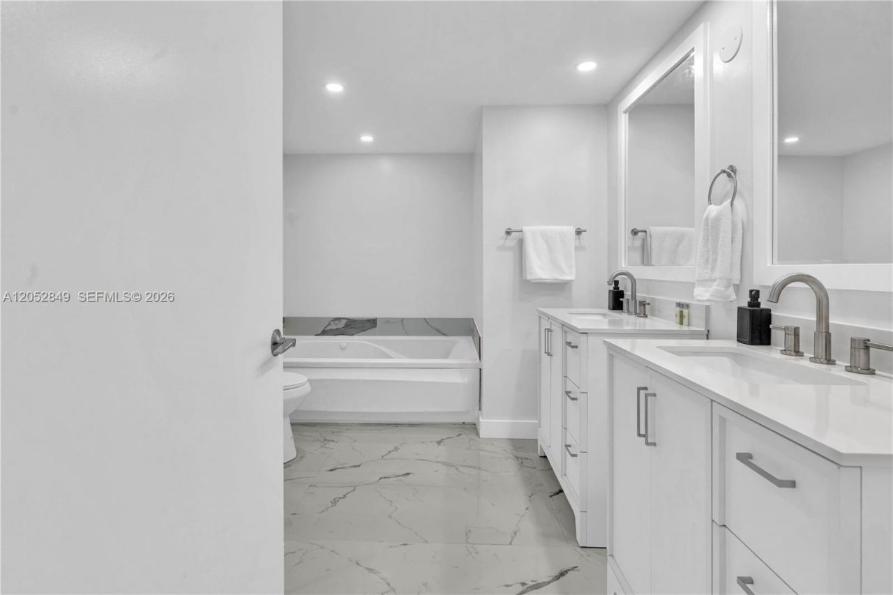 17375 Collins Ave, Unit 1703, Sunny Isles Beach, FL 33160 Photo
