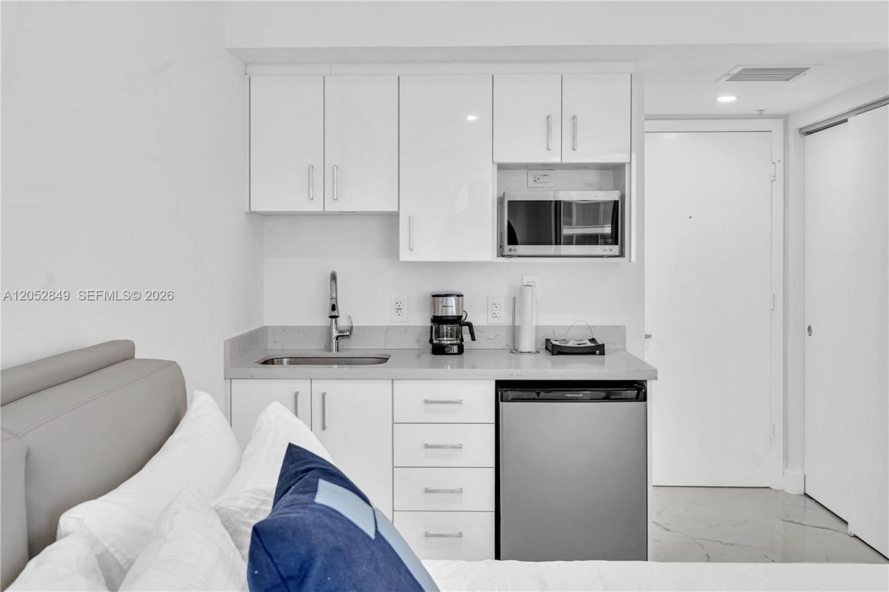 17375 Collins Ave, Unit 1703, Sunny Isles Beach, FL 33160 Photo