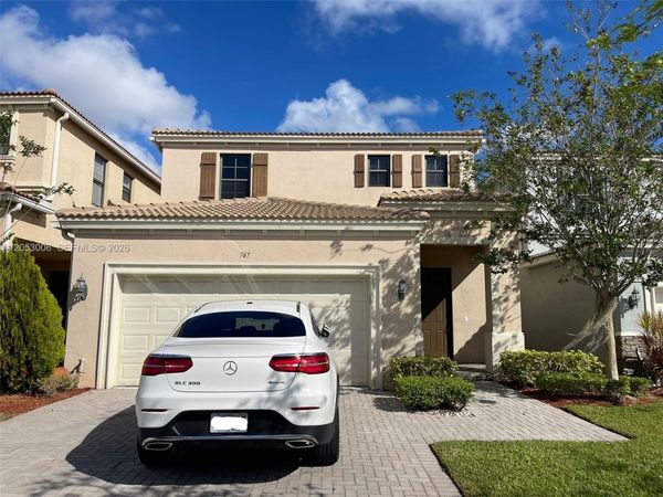 747 NE 193rd St , Miami, FL 33179