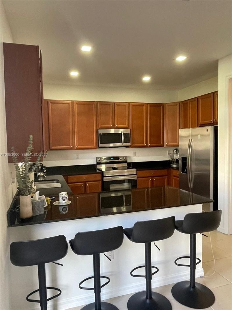 747 NE 193rd St, Miami, FL 33179 Photo
