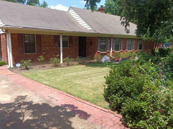 1055 WOODVIEW DR, Memphis, TN 38117
