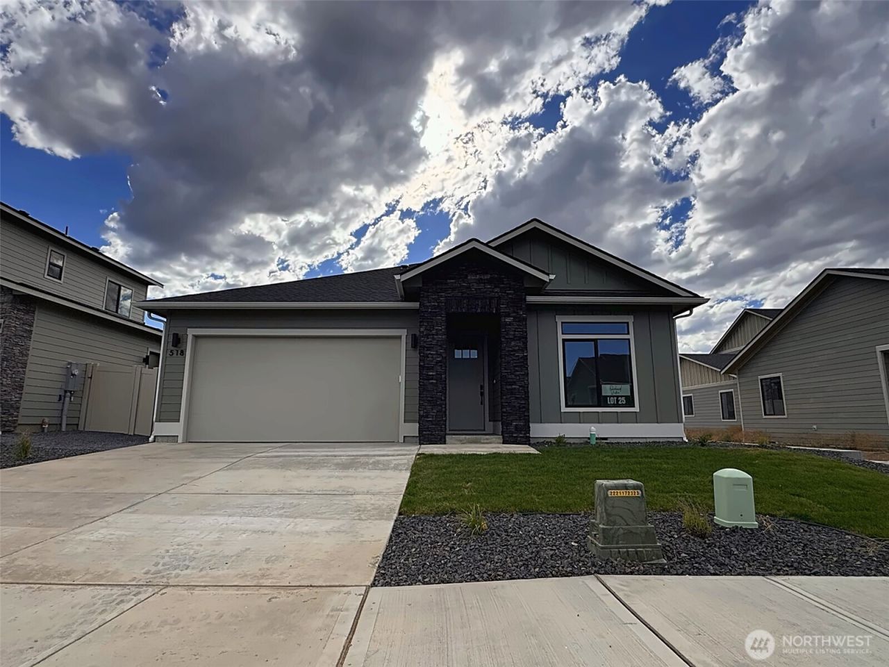 518 S Oasis Loop , East Wenatchee, WA 98802 Main Photo