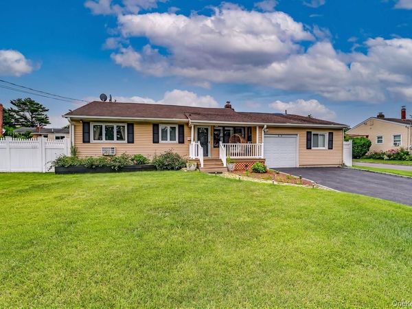 22 Dollard Drive , North Babylon, NY 11703