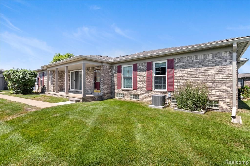 11186 Spruce Court, Washington Township, MI 48094 Main Photo