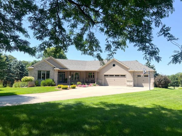 7005 Halifax Lane NW, Rochester, MN 55901