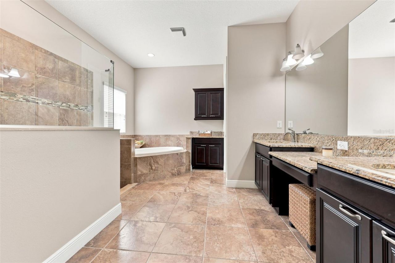 15512 Mossy Ridge Lane, Lithia, FL 33547 Photo