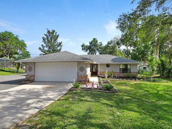235 W RETTA STREET , DE LEON SPRINGS, FL 32130