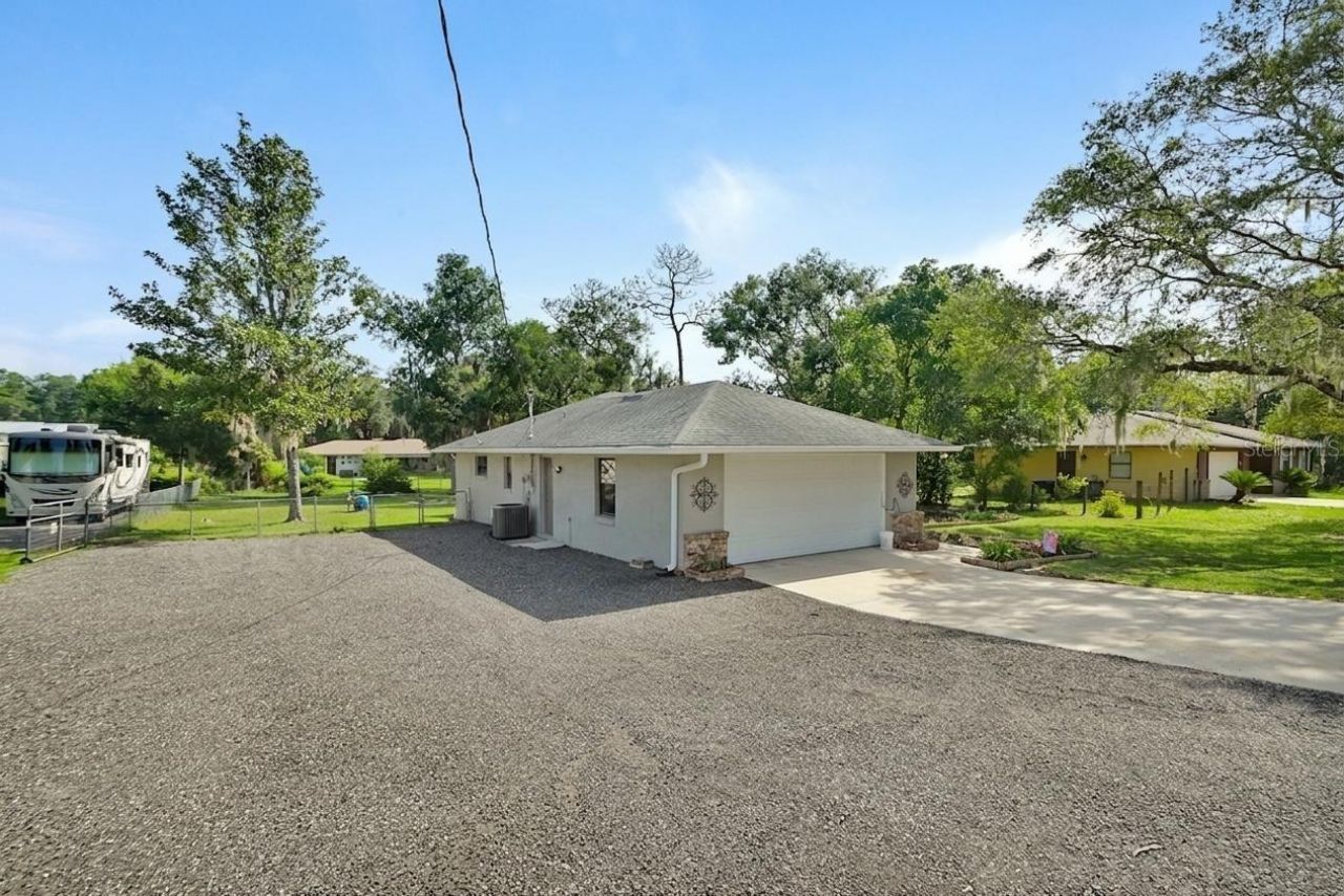 235 W Retta Street , De Leon Springs, FL 32130 Photo