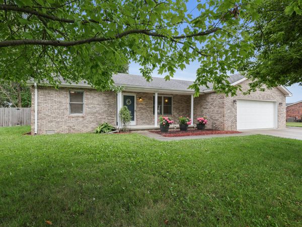 4534 Hackberry Drive , Columbus, IN 47201