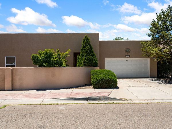 428 Phoenix Avenue NW, Albuquerque, NM 87107