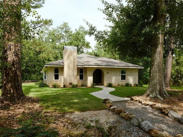 100 LIVE OAK Street , Mandeville, LA 70448