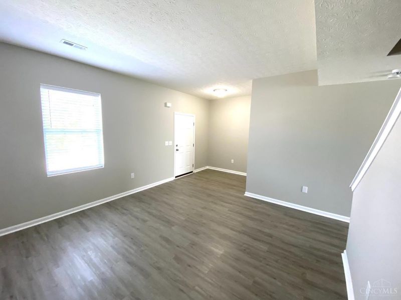 692 Hafton Court, Maineville, OH 45039 Photo 3