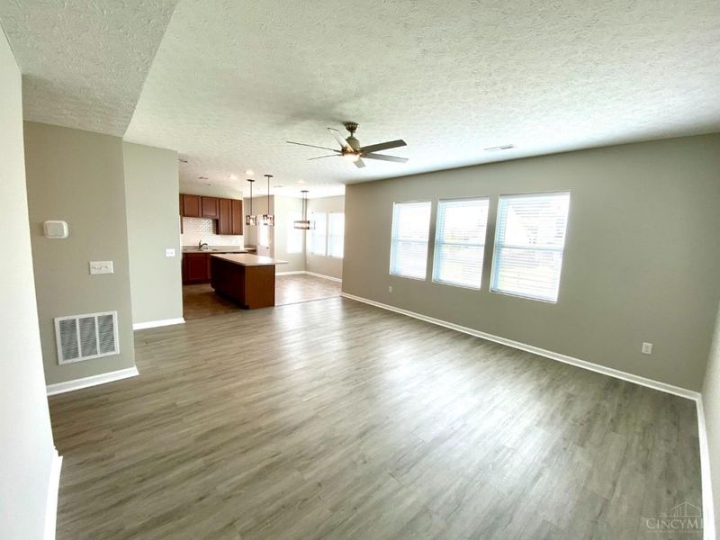692 Hafton Court, Maineville, OH 45039 Photo 4