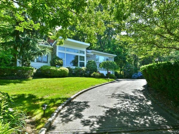 13 Vista Drive , Great Neck, NY 11021
