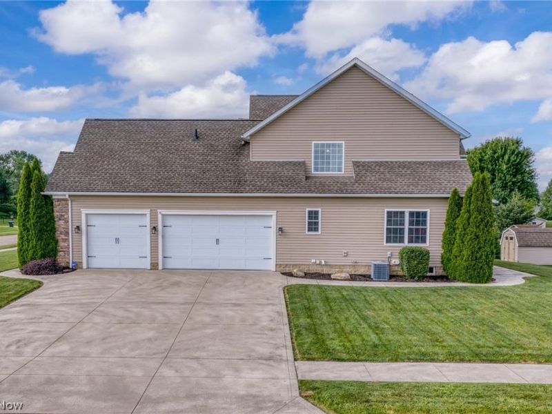 12504 Estate Avenue NW, Uniontown, OH 44685 Photo 3