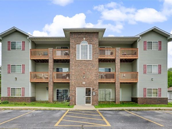 80 Circle Dr , Unit 4, North Liberty, IA 52317