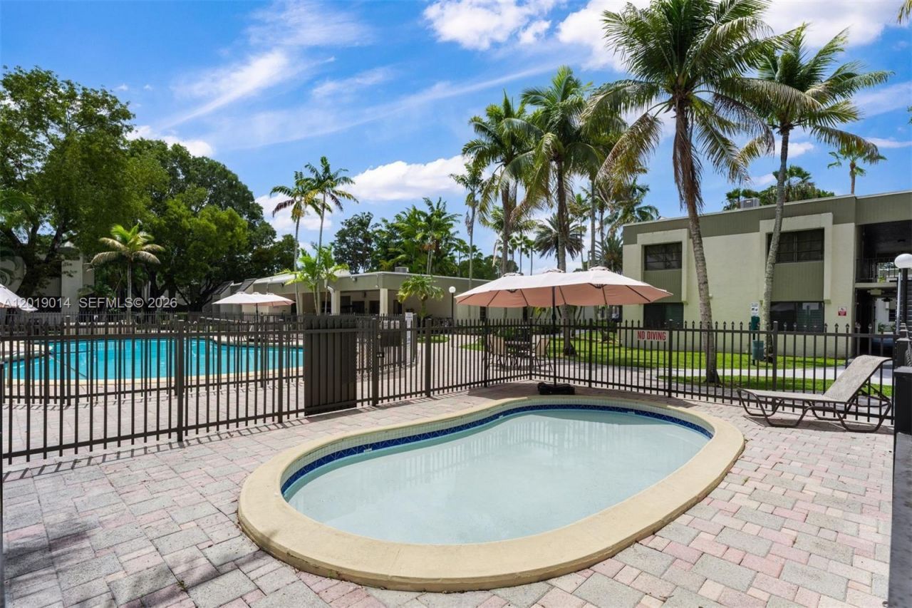 7947 SW 104th St , Unit 104C, Miami, FL 33156 Photo