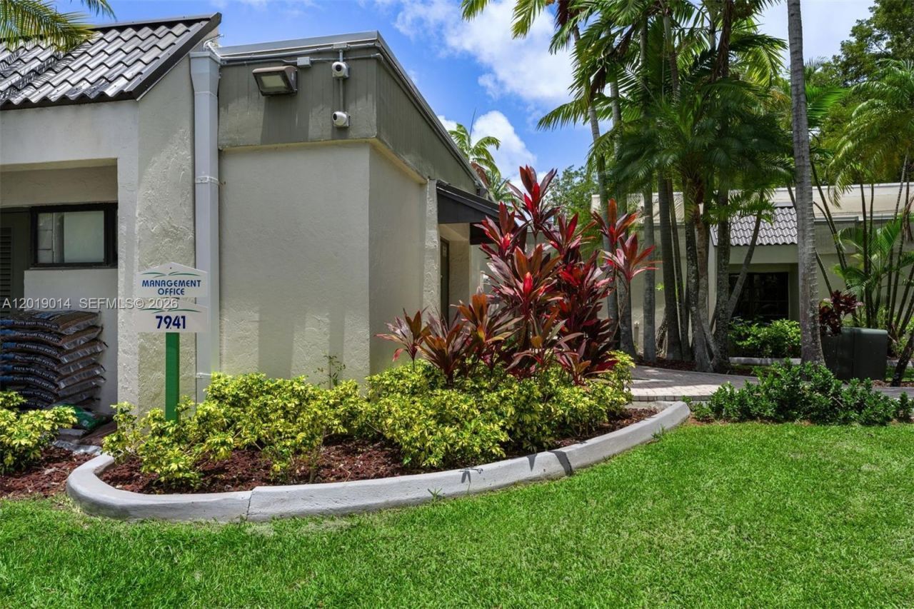 7947 SW 104th St , Unit 104C, Miami, FL 33156 Photo