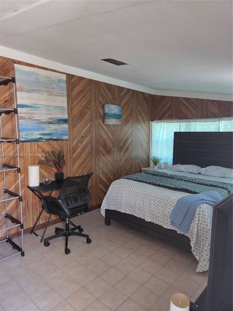 19631 NE 12th Ct , Unit EFF, Miami, FL 33179 Photo
