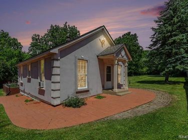 235 Alberta Street, Auburn Hills, MI 48326