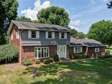 966 College Drive SE, New Philadelphia, OH 44663