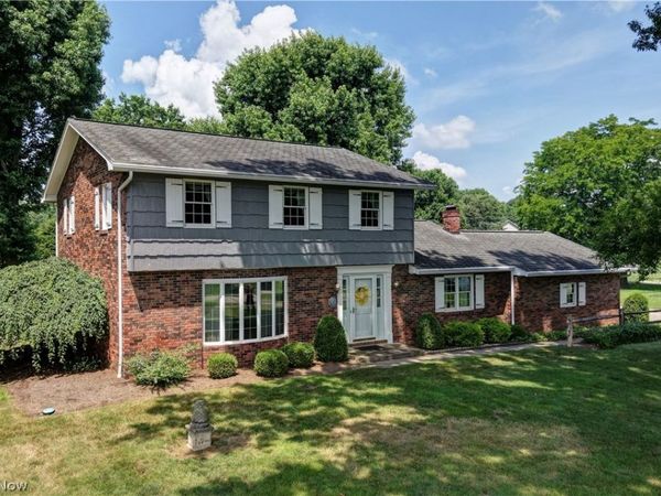 966 College Drive SE, New Philadelphia, OH 44663