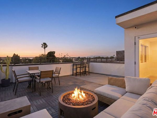 6716 N Royce Lane, Van Nuys, CA 91411
