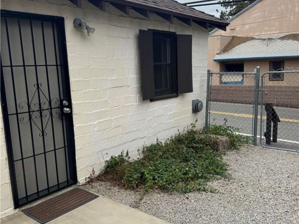 23335 Crestline Road, Crestline, CA 92352