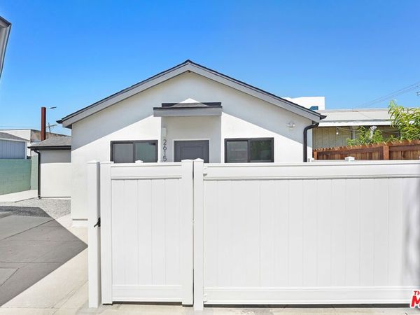2615 Carmona Avenue, Los Angeles, CA 90016