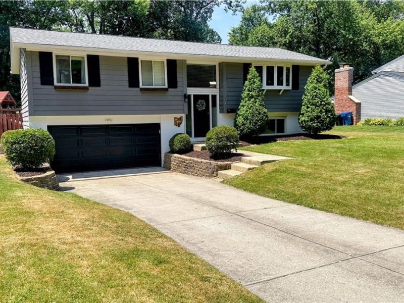 6280 Stafford Drive, North Olmsted, OH 44070 Photo 2