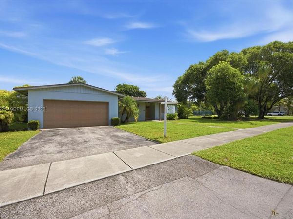 225 NW 15th St , Homestead, FL 33030