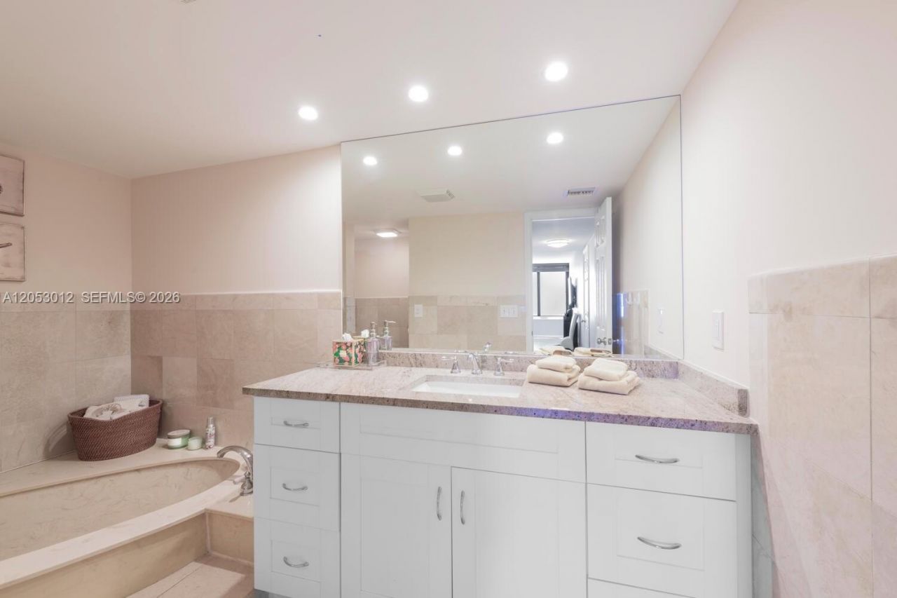 3590 S Ocean Blvd , Unit 707, South Palm Beach, FL 33480 Photo