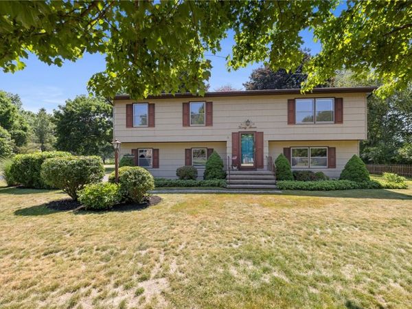 27 Carriage Court , Pittsford, NY 14534