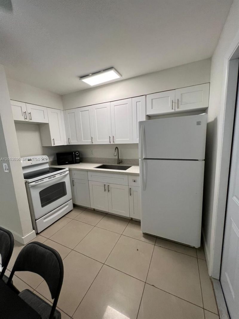 620 SW 7th Ave , Hallandale Beach, FL 33009 Photo