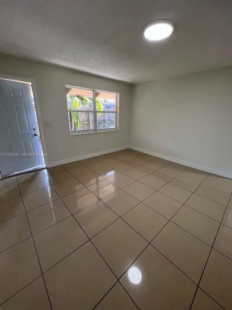 620 SW 7th Ave , Hallandale Beach, FL 33009 Photo