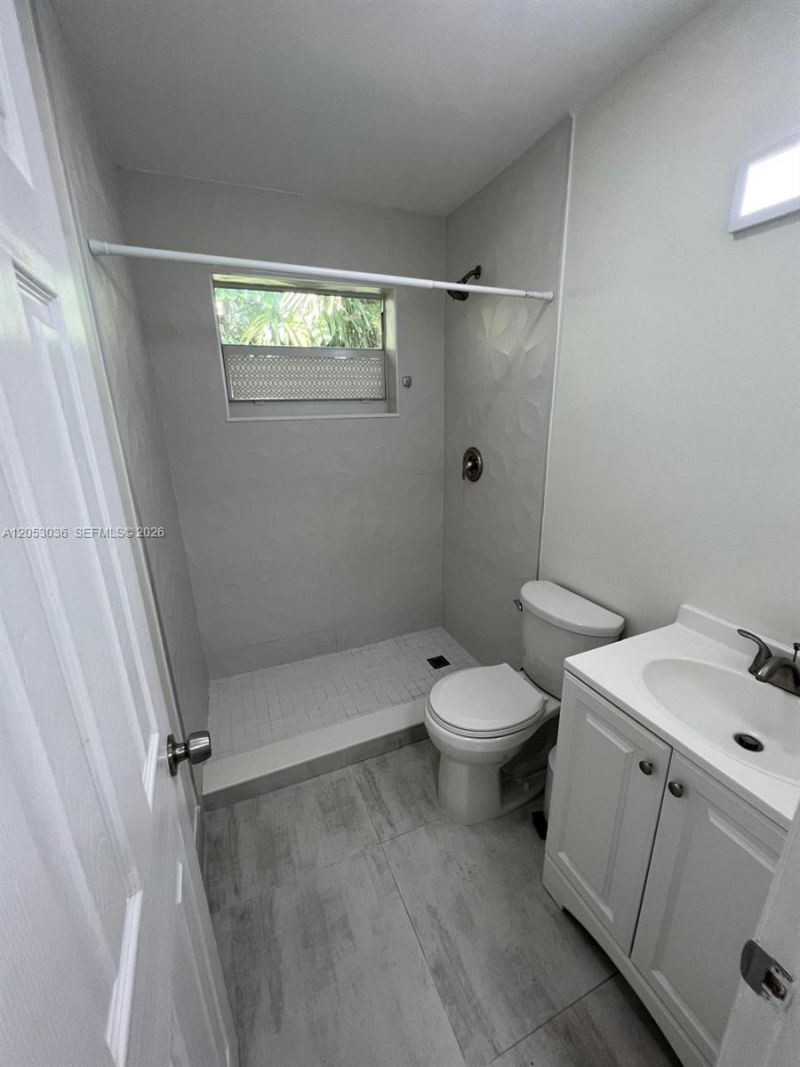 620 SW 7th Ave , Hallandale Beach, FL 33009 Photo