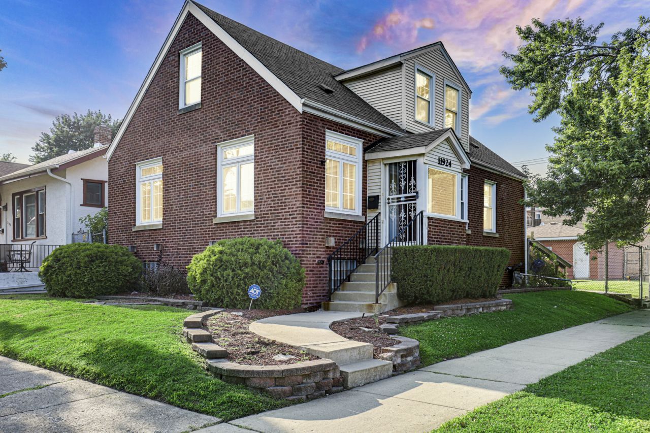 11924 LONGWOOD Drive , Blue Island, IL 60406
