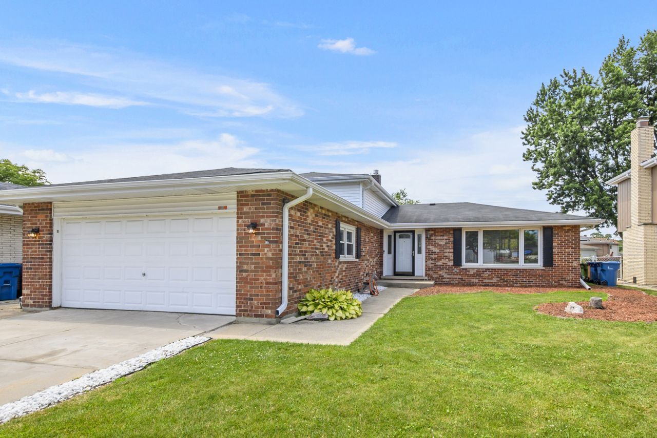 9336 Moody Avenue, Oak Lawn, IL 60453