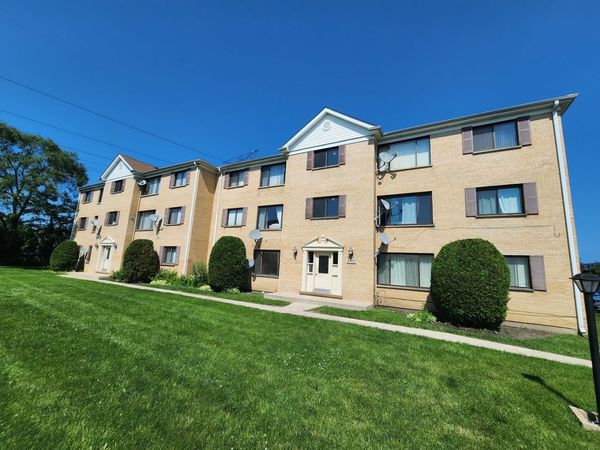 9300 HAMILTON Court , Unit D1, Des Plaines, IL 60016