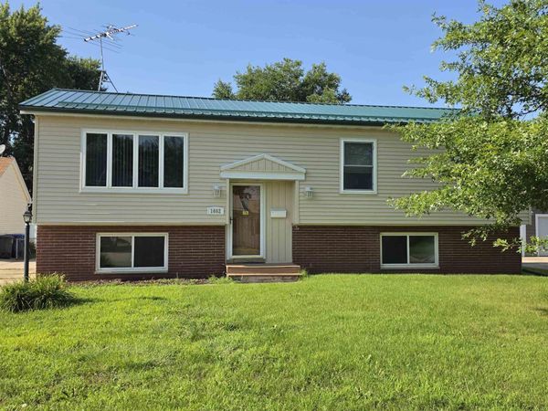 1662 Oakwood Drive, Waterloo, IA 50703