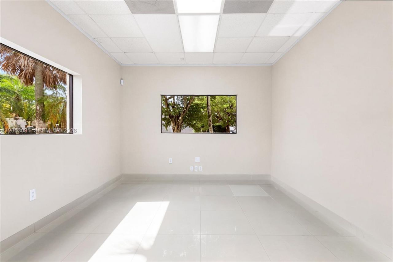 8125 NW 33rd St , Doral, FL 33122 Photo