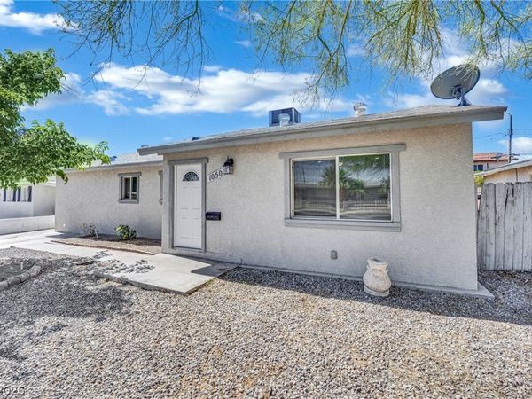 1050 HASSETT Avenue , Las Vegas, NV 89104