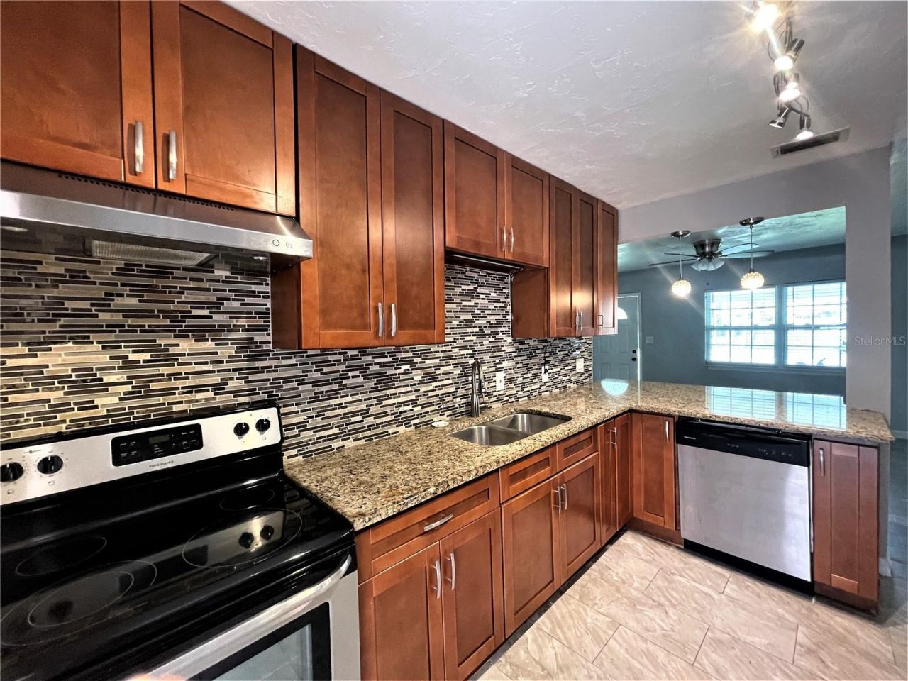 5036 Oxford Avenue N, Saint Petersburg, FL 33710 Photo