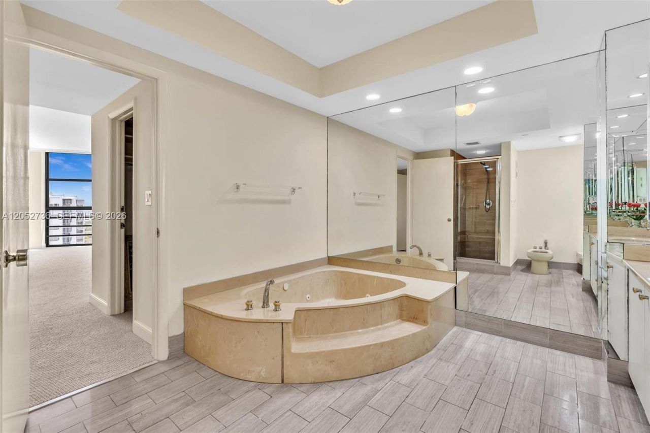 20281 E Country Club Dr, Unit 1907, Aventura, FL 33180 Photo