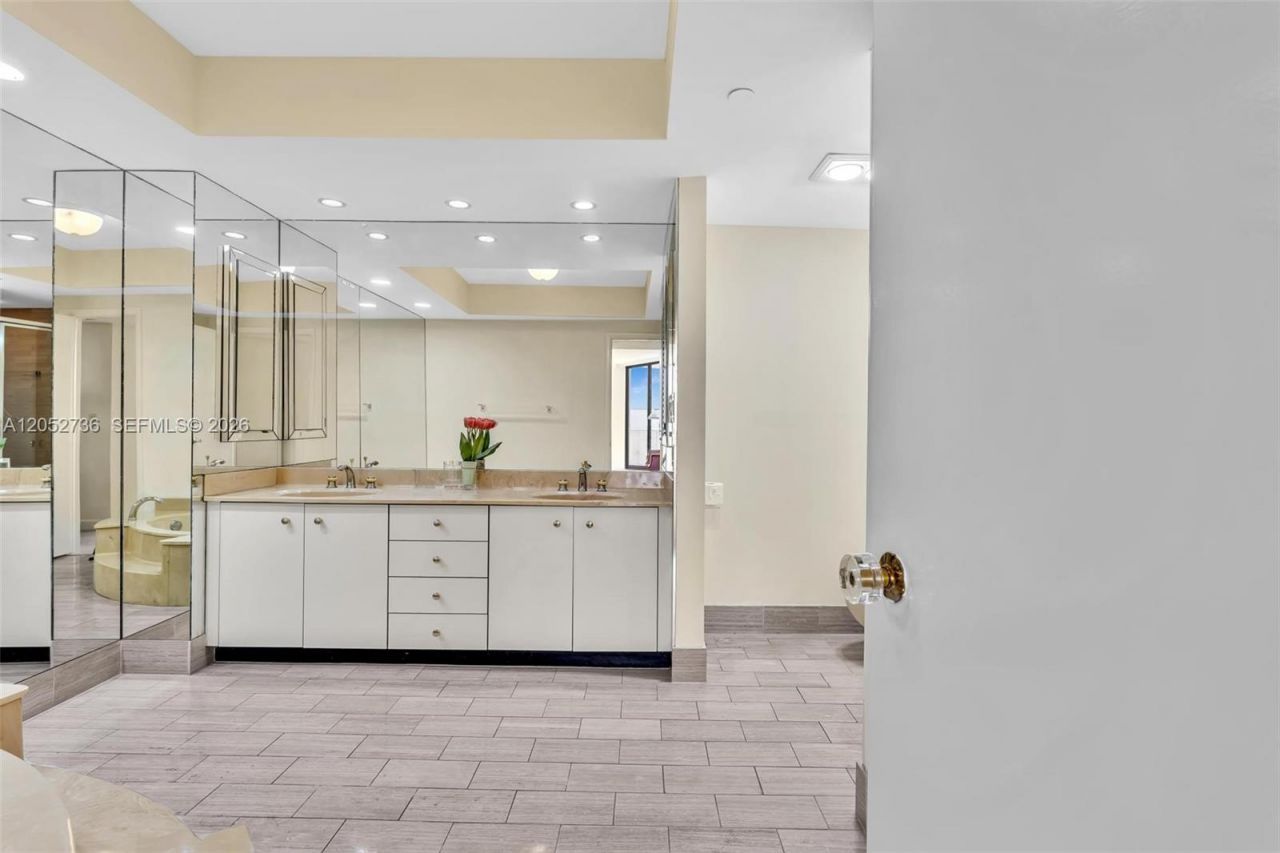 20281 E Country Club Dr , Unit 1907, Aventura, FL 33180 Photo